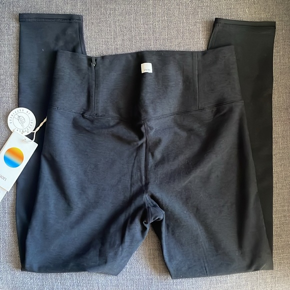 Vuori Women’s Clean Elevation Legging - Picture 8 of 8